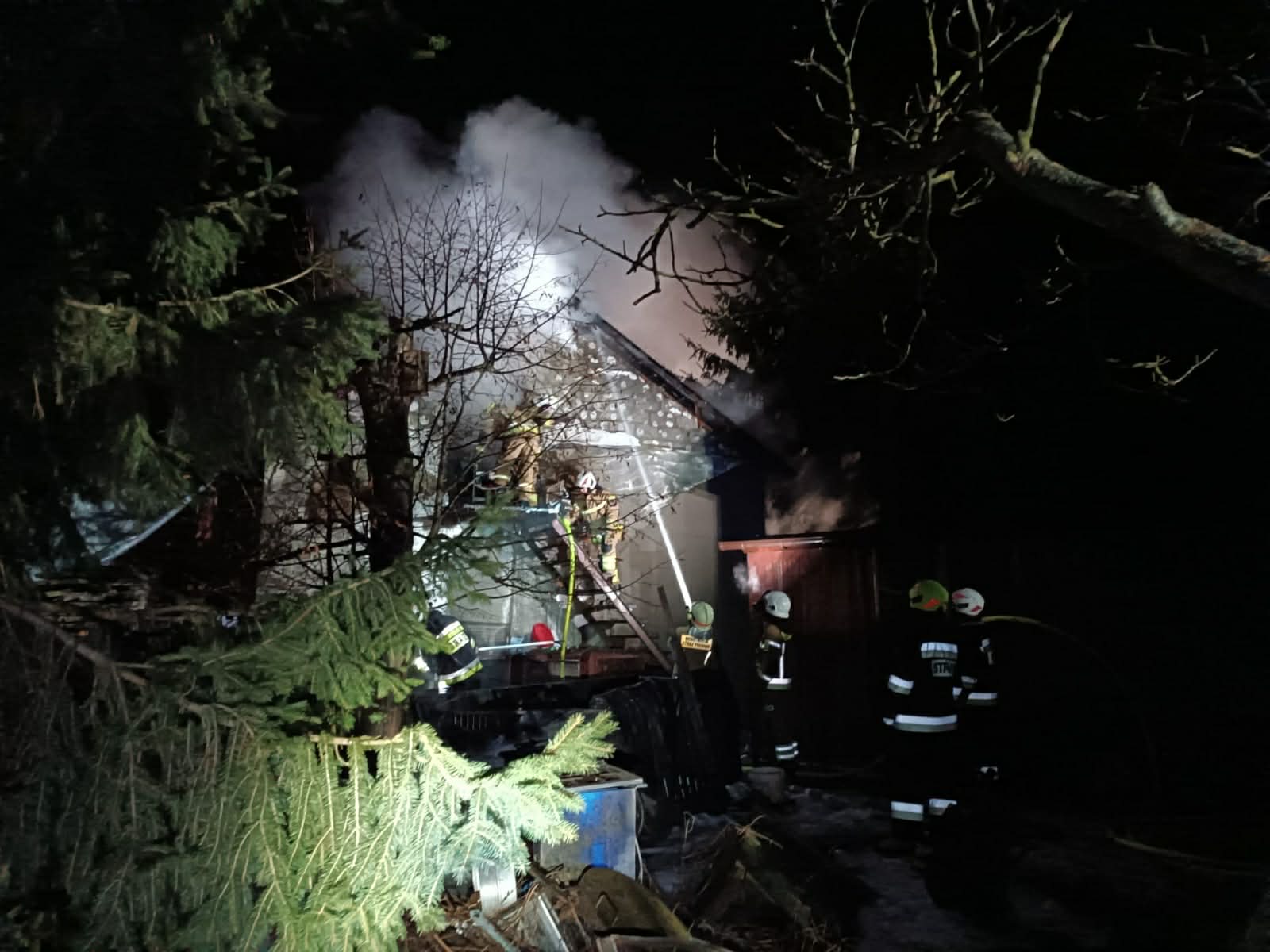 GMINA RZEZAWA. W jedną noc stracili całe gospodarstwo. Pomóż im je odbudować