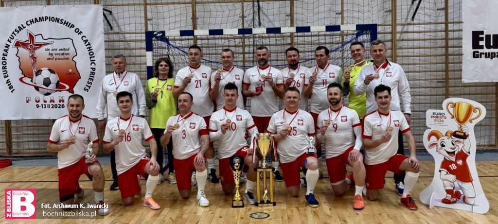 Reprezentacja Polski z ks. Krzysztofem Iwanickim z Parafii św. Mikołaja była najlepsza podczas 18. Mistrzostw Europy Księży w Halowej Piłce Nożnej [ZDJĘCIA]