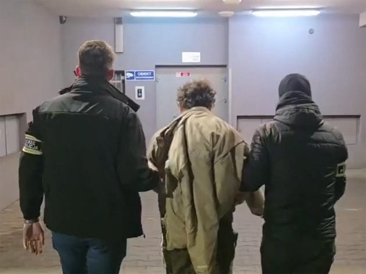 Funkcjonariusze Centralnego Biura Zwalczania Cyberprzestępczości rozbili grupę wyłudzającą pieniądze od użytkowników FB