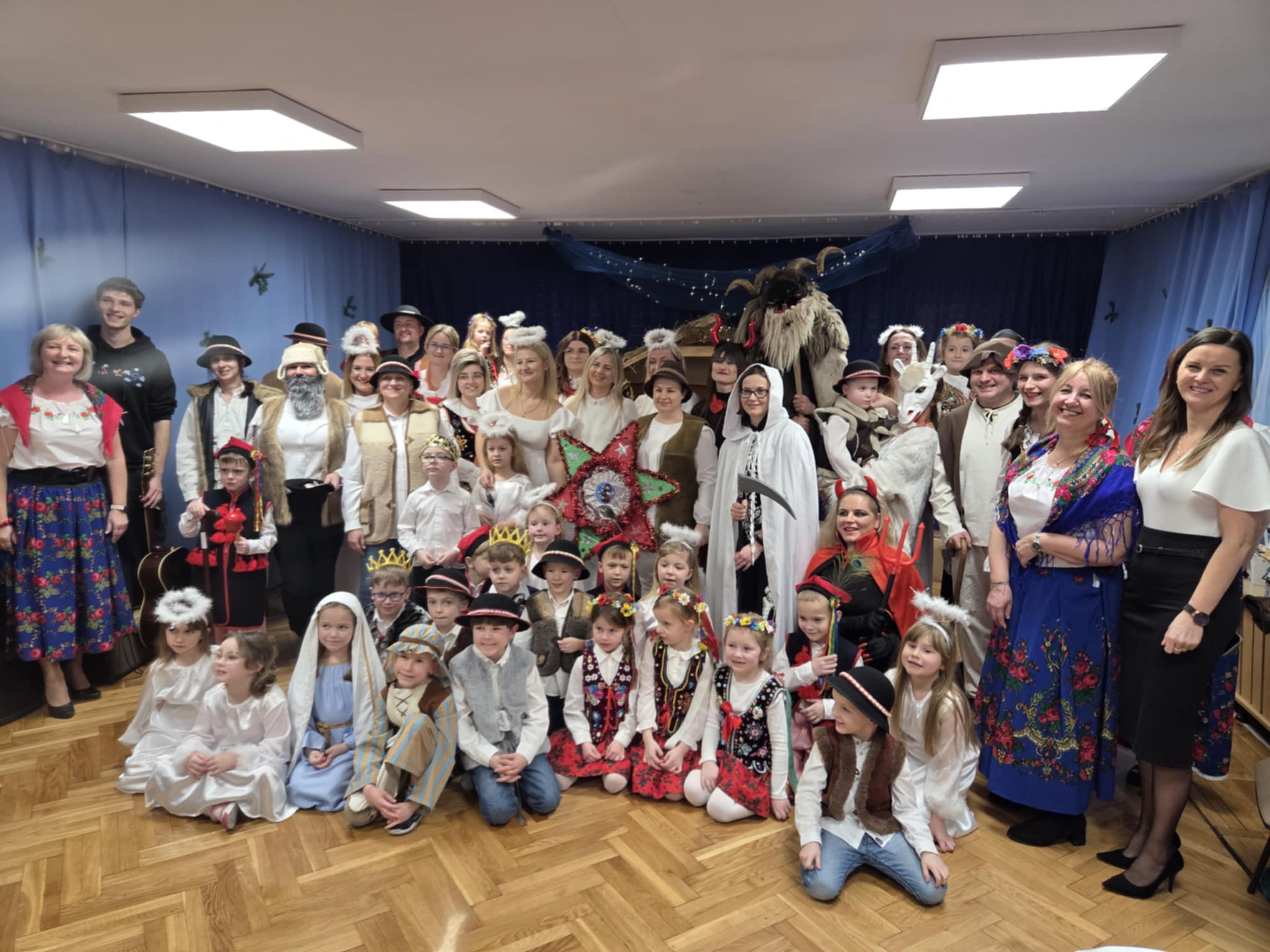 BOCHNIA. Rodzice przedszkolaków wystawili jasełka dla babć i dziadków [ZDJĘCIA]