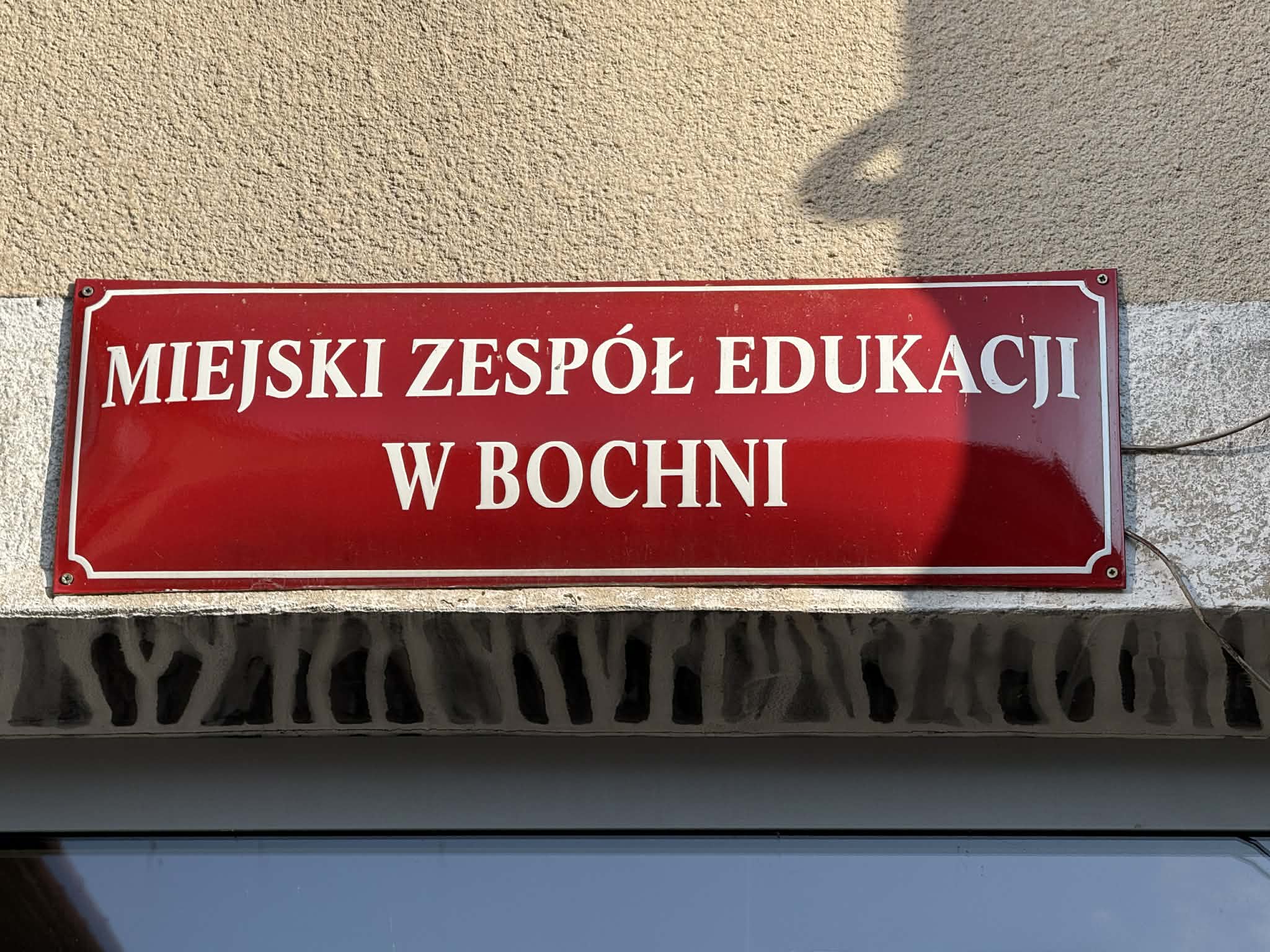 BOCHNIA. Radni do burmistrz: czy dyrektor Miejskiego Zespołu Edukacji nie powinien mieć doświadczenia w pracy w oświacie?