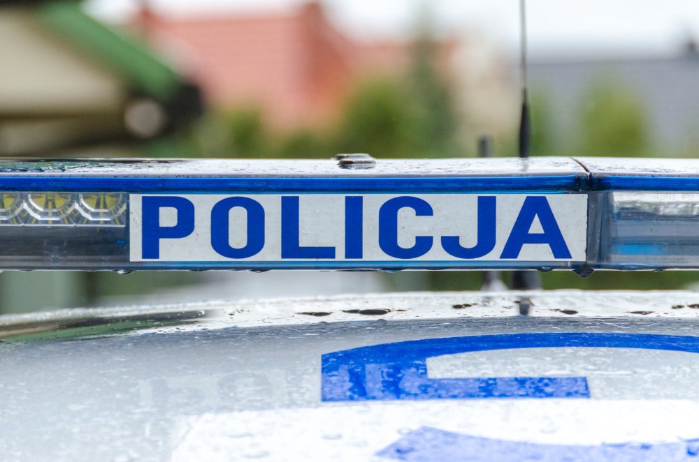 GMINA RZEZAWA. Okradł warsztat lakierniczy. Policja zatrzymała 25-latka