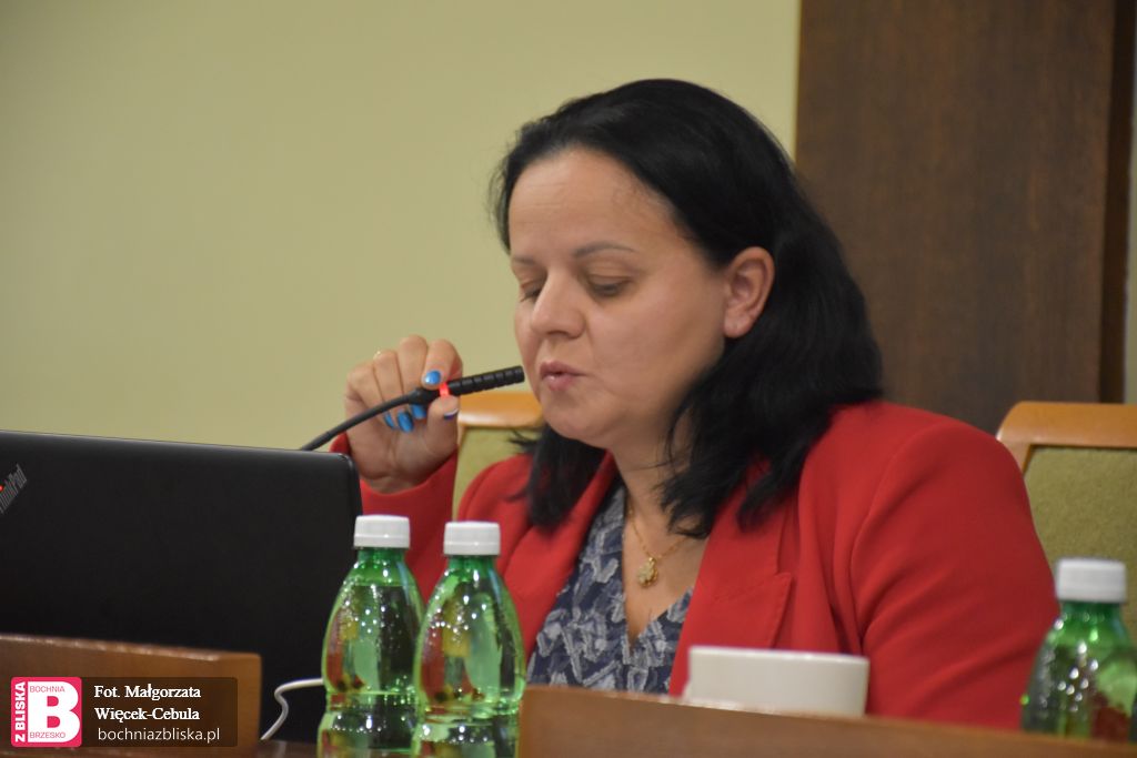 BOCHNIA. Katarzyna Korta-Wójcik: płacę za odpady choćby więcej niż inni. A pani płaci? padło pytanie do burmistrz Magdaleny Łacnej