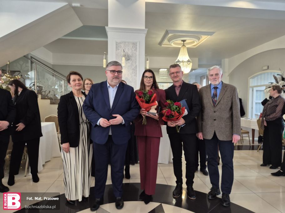 PROSZÓWKI-WIŚNICZ. Bal i statuetki Stowarzyszenia Amicus Hominis [ZDJĘCIA]