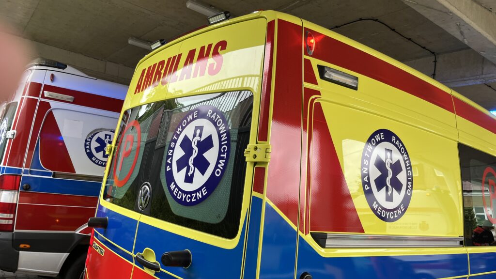 BOCHNIA. Wyzywał i kopał ratowników medycznych. Prokuratura przedstawiła zarzuty agresywnemu pacjentowi