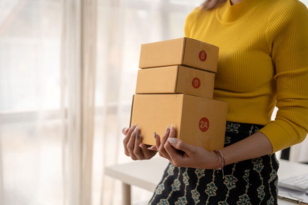Pudełko szyte na miarę – dlaczego kartony produkowane pod konkretny wymiar to standard nowoczesnego e-handlu?