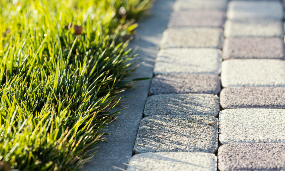 Zagęszczanie pod kostkę – co najczęściej robi się źle?