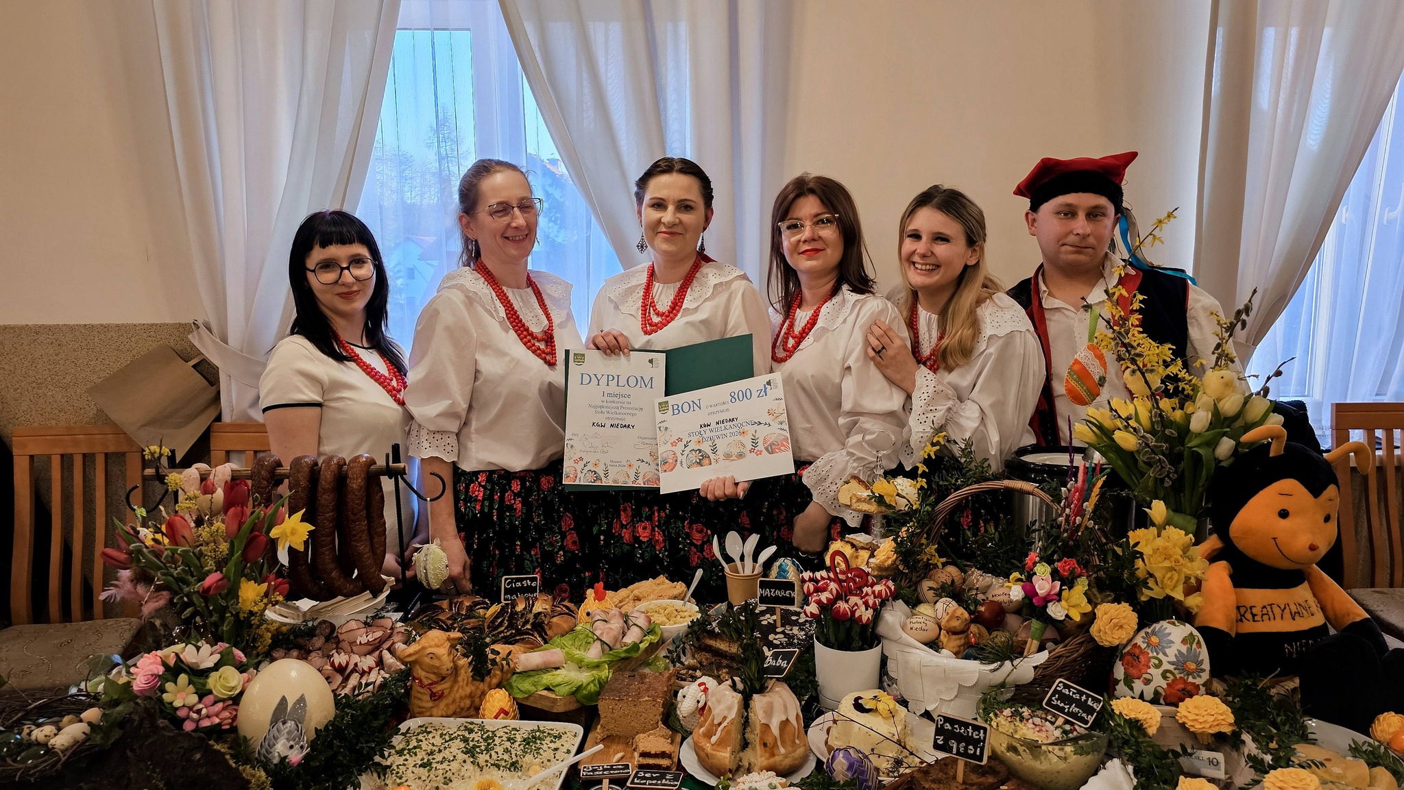 GMINA DRWINIA. Najpiękniejszą prezentację stołu wielkanocnego przygotowało KGW z Niedar [ZDJĘCIA]