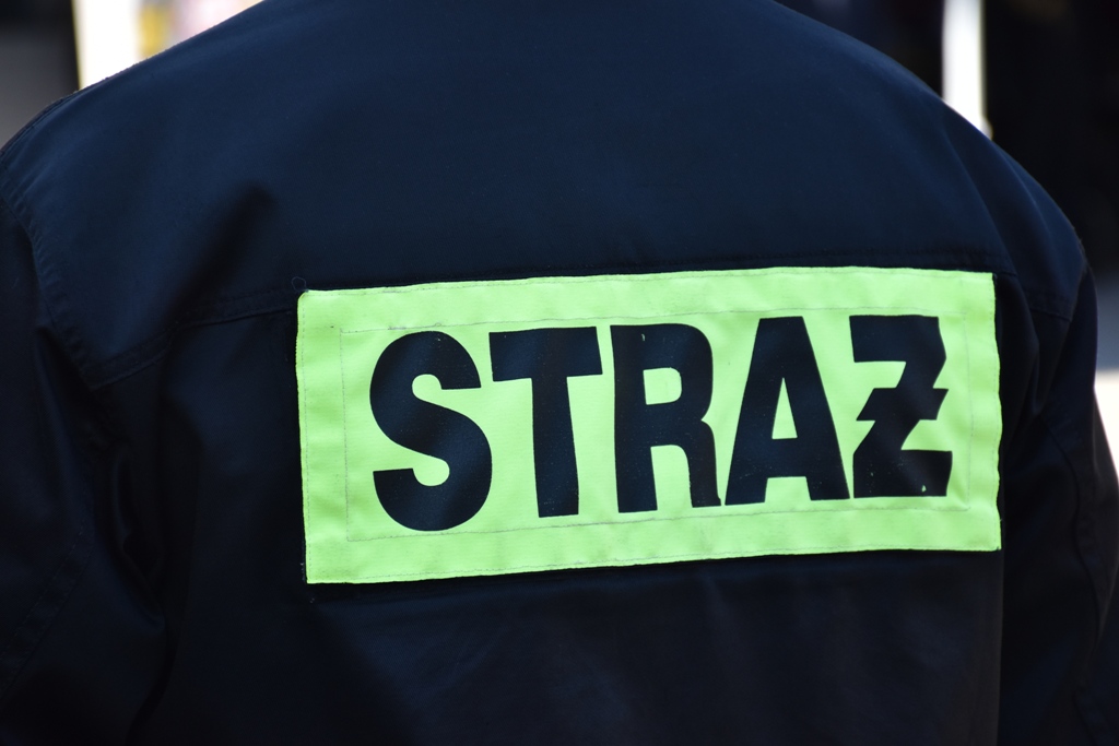 GMINA RZEZAWA. 56-letnia kobieta wpadła do studni, wyciągnęli ją strażacy