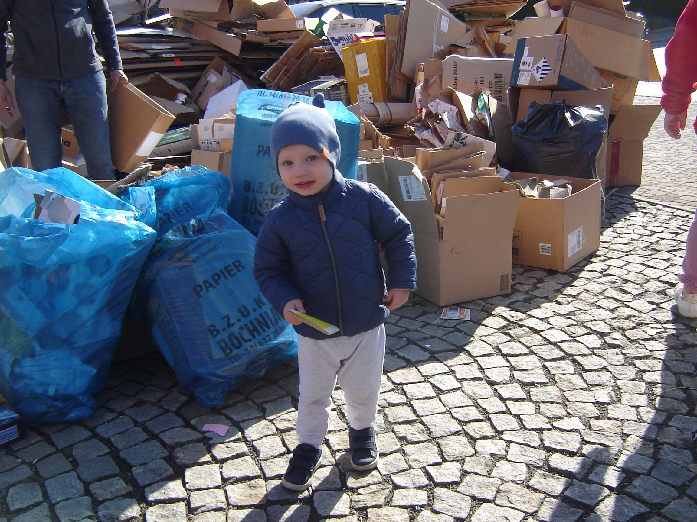 BOCHNIA. „Makulatura na misje”. W sobotę zebrano ponad 33 ton papieru [ZDJĘCIA]