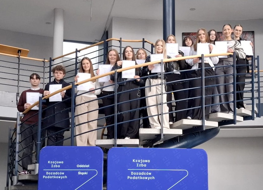 POWIAT BRZESKI. 13 uczniów ZS w Czchowie w finale XVI Ogólnopolskiego Konkursu Wiedzy o Podatkach