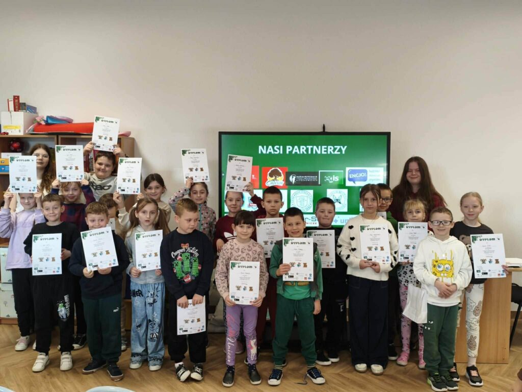 BOCHNIA. ,,Mnie już tu nie ma… ” projekt uczennic I LO w Bochni [ZDJĘCIA]