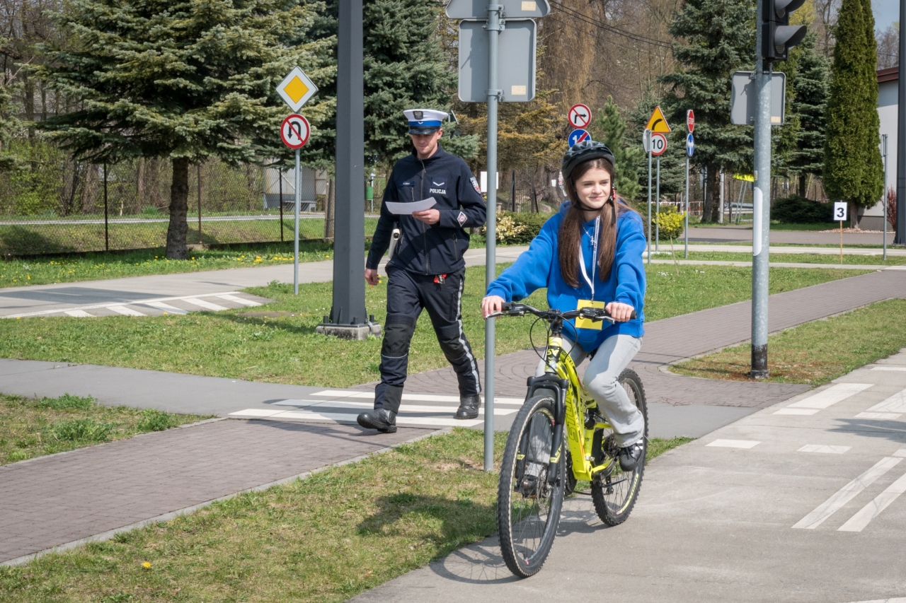 NOWY WIŚNICZ. Powiatowy finał Ogólnopolskiego Turnieju Bezpieczeństwa w Ruchu Drogowym [ZDJĘCIA]