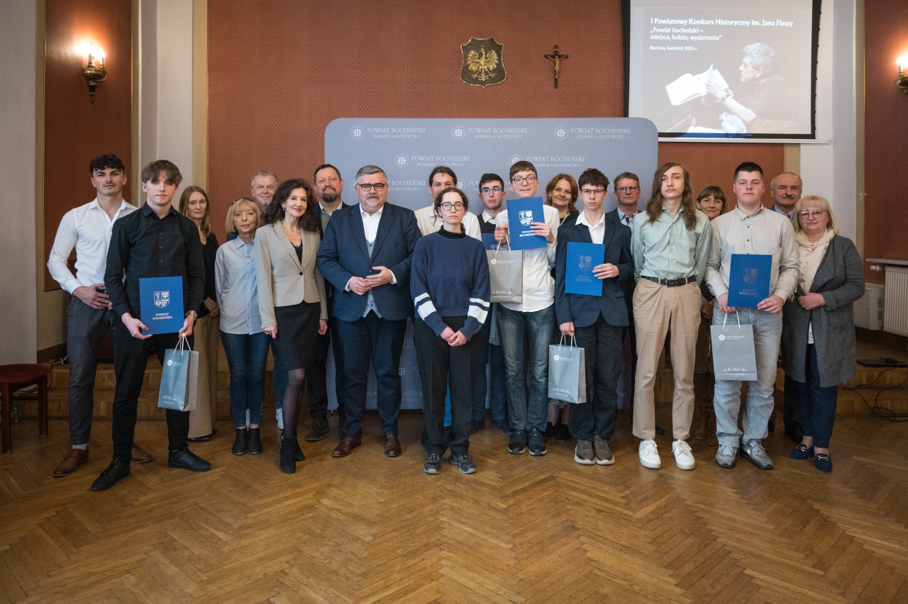 POWIAT BOCHEŃSKI. Bartłomiej Węglarz zwycięzcą I Powiatowego Konkursu Historycznego imienia Jana Flaszy [ZDJĘCIA]