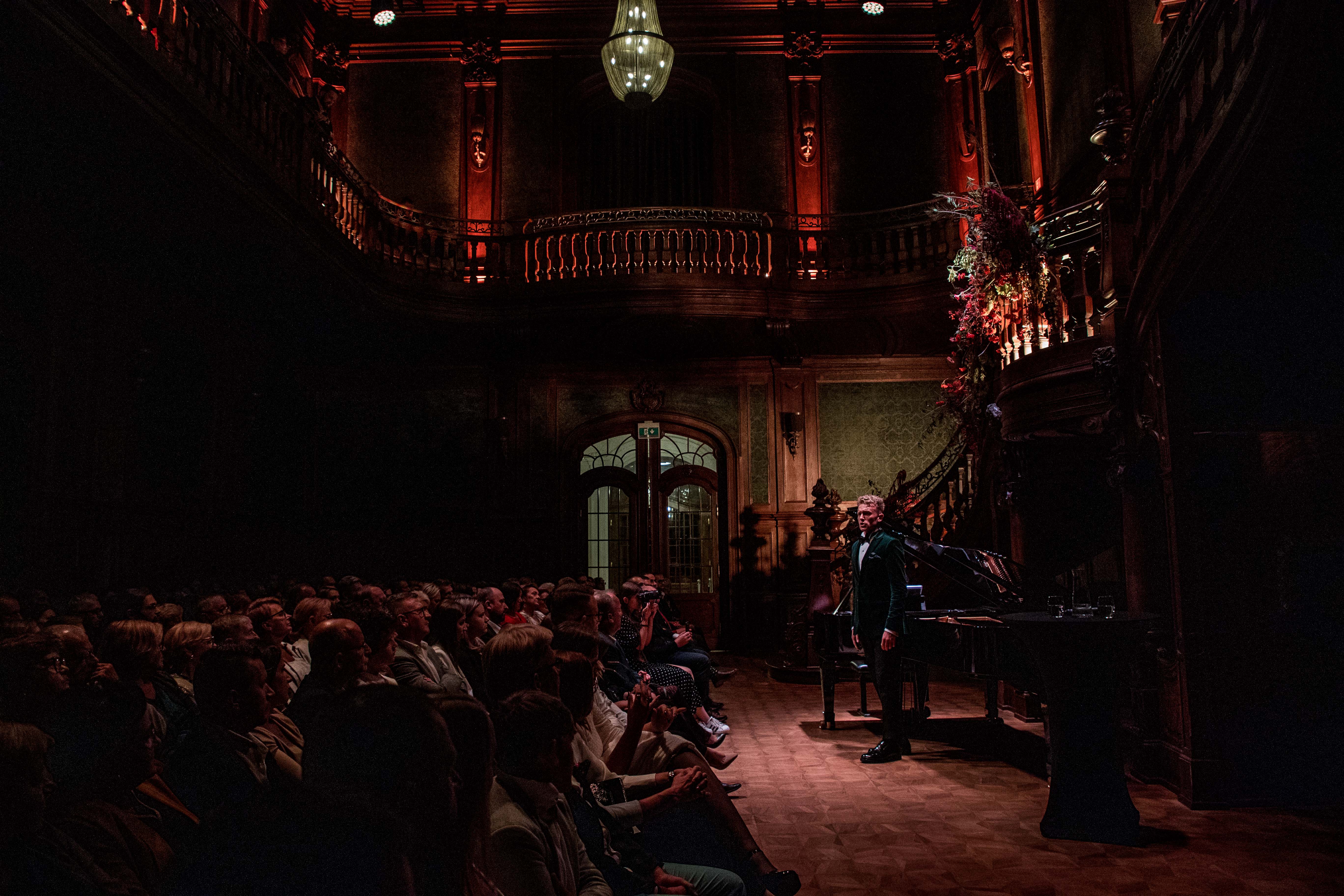 BRZESKO. Hubert Zapiór wraca do Brzeska. Na 12 i 13 maja zaplanowano cztery koncerty!