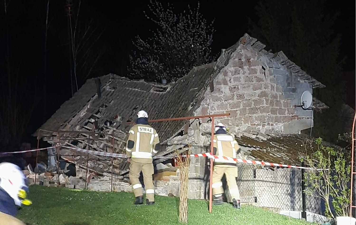 JADOWNIKI. Nocny wybuch butli gazowej w domu, na szczęście nikomu nic się nie stało