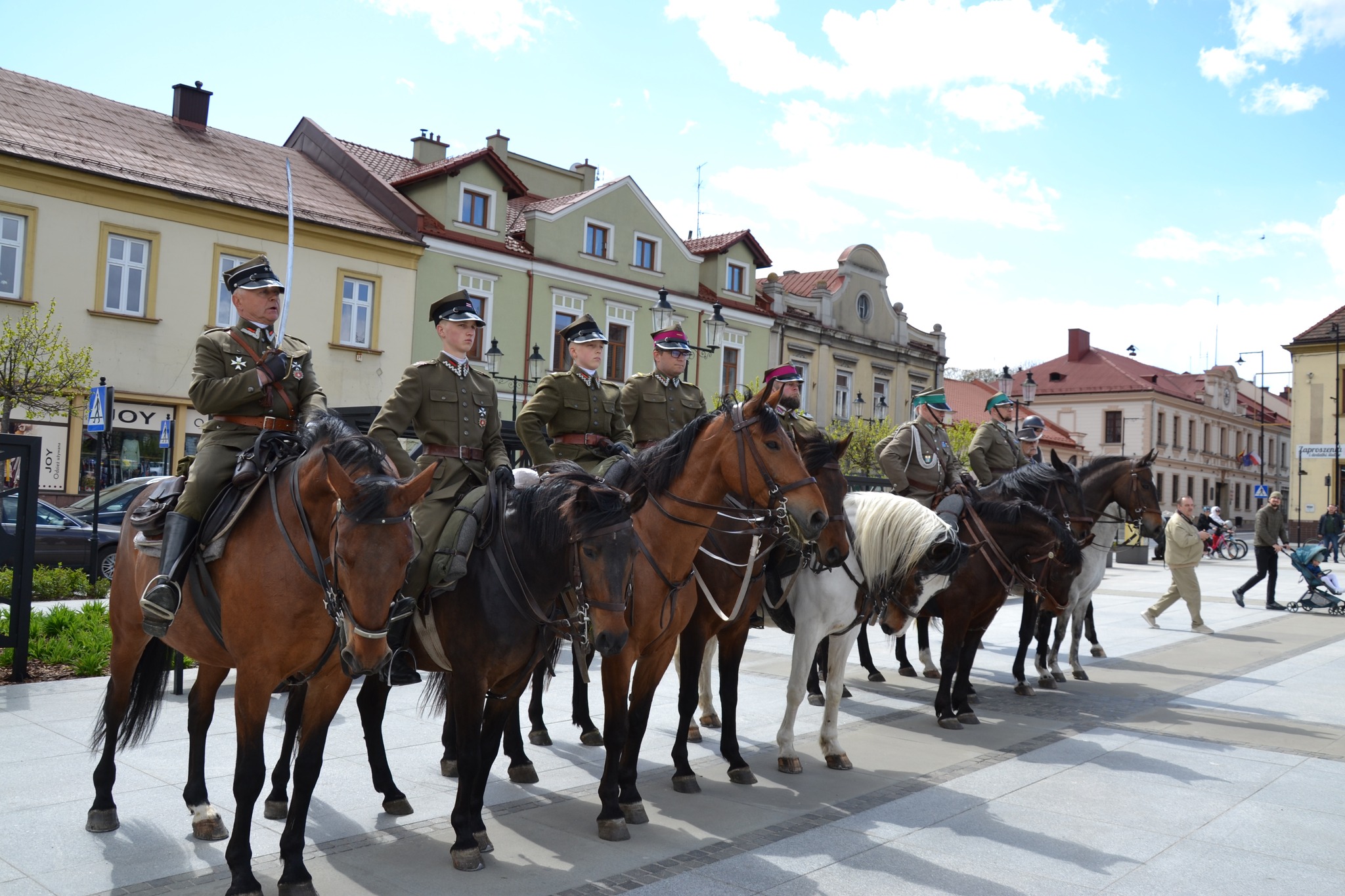 BOCHNIA. Przez Bochnię przejechał XI Rajd Konny trasą ucieczki rtm. Witolda Pileckiego [ZDJĘCIA]