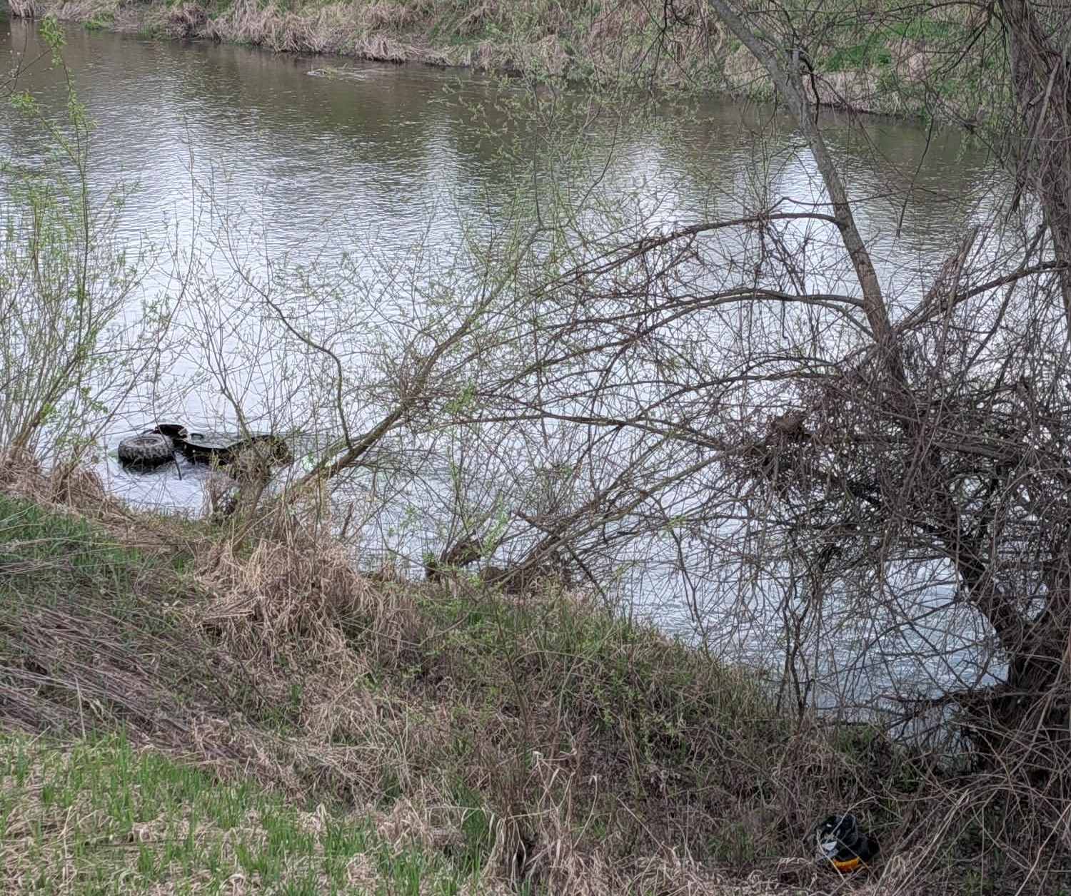 CHEŁM. 22-latek stracił panowanie nad quadem, pojazd wpadł do Raby