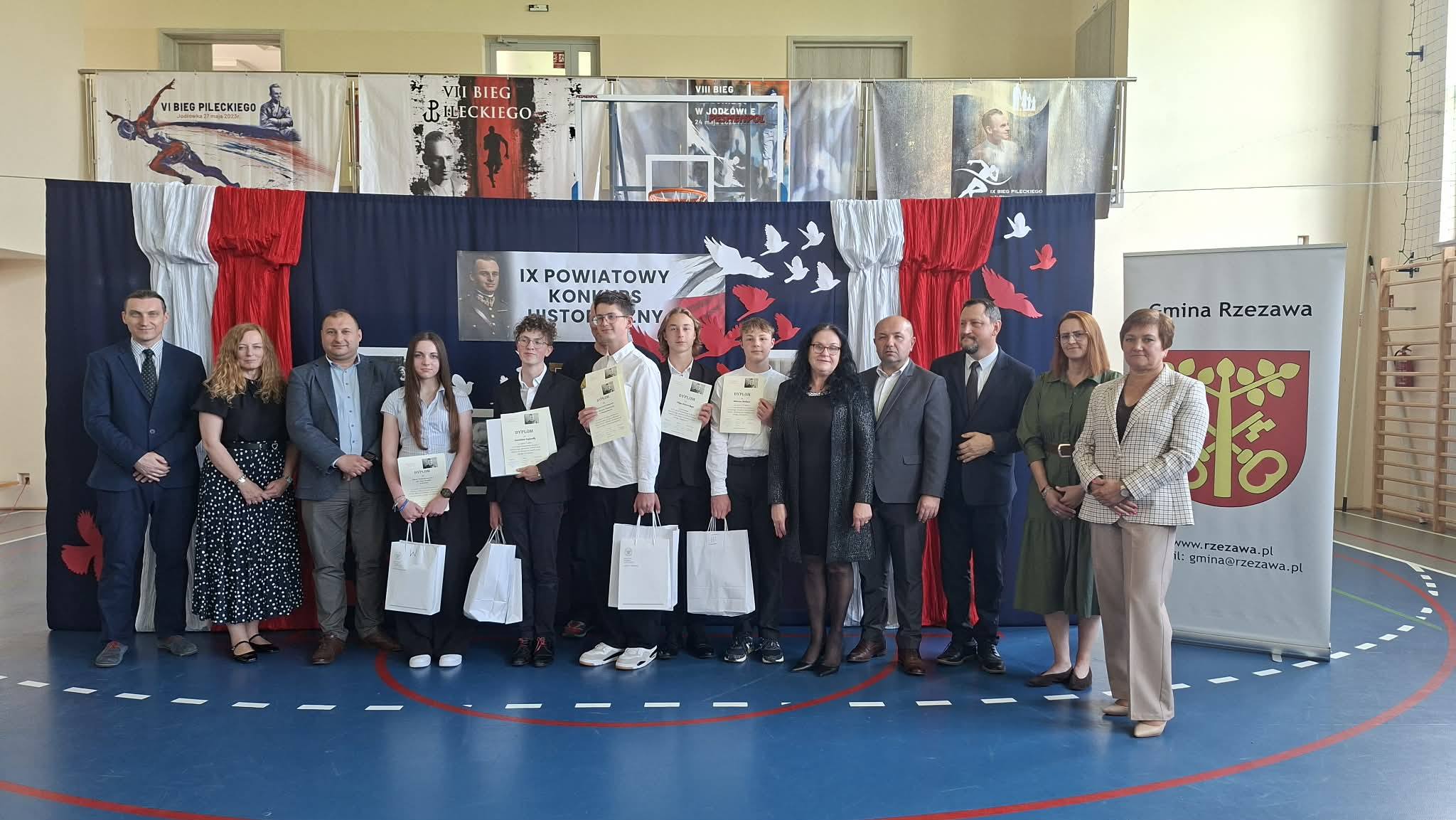 GMINA RZEZAWA. Powiatowy Konkurs Historyczny „Rotmistrz Witold Pilecki – Bohater, dla którego nie istniały granice odwagi i poświęcenia” [ZDJĘCIA]