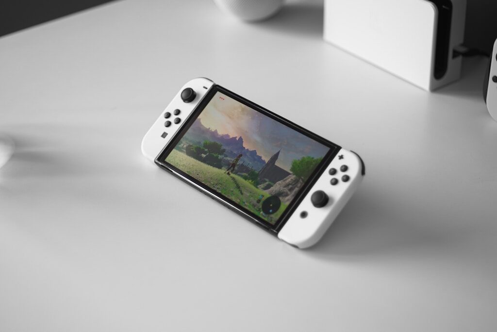 Domowa rozrywka dla całej rodziny – czy konsola Nintendo Switch OLED to dobry wybór?