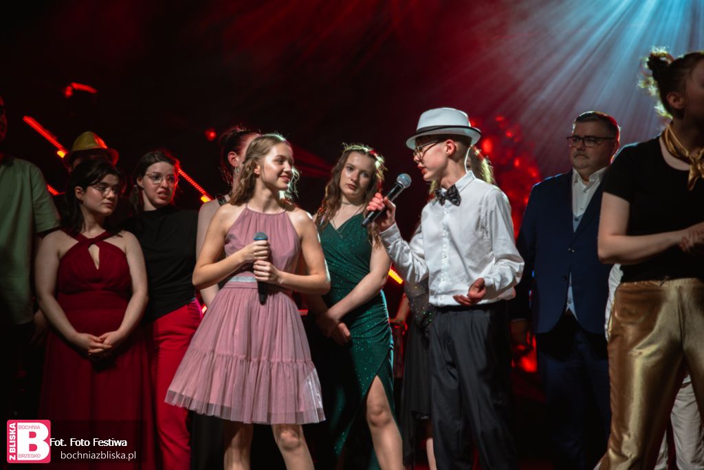 BOCHNIA. Grand Prix 19. Festiwalu Integracja Malowana Dźwiękiem dla duetu: Patryk Jakubik Lena Lelito [ZDJĘCIA, WIDEO]