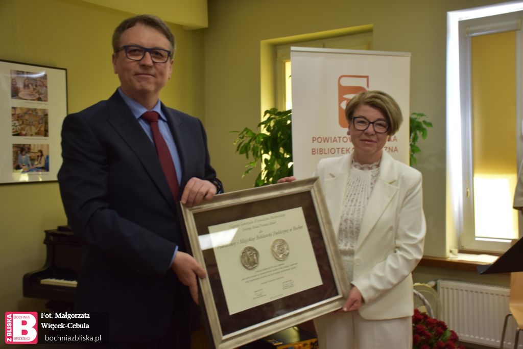 BOCHNIA. Gratulacje, kwiaty i podziękowania, czyli jubileusz 80-lecia bocheńskiej biblioteki [ZDJĘCIA]
