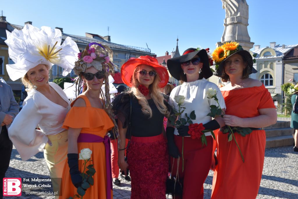 BRZESKO. Ponad sto osób wzięło udział w pierwszym brzeskim Hat Walk [ZDJĘCIA]