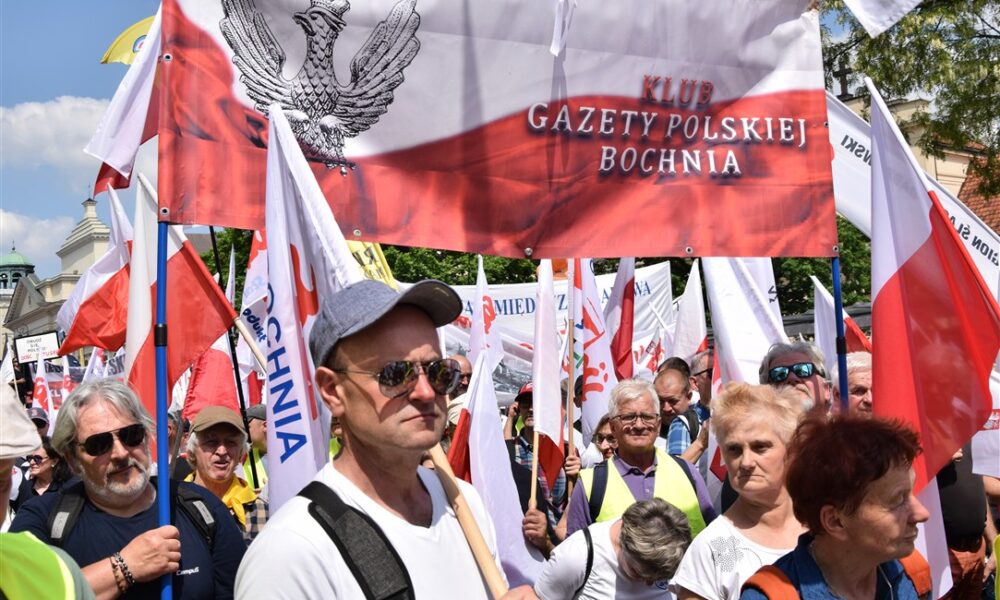 BOCHNIA. W proteście przeciwko polityce klimatycznej UE w Warszawie nie brakło przedstawicieli Bochni [ZDJĘCIA]