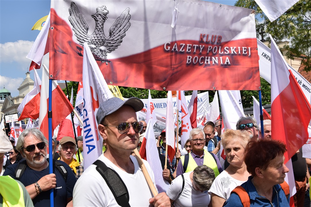 BOCHNIA. W proteście przeciwko polityce klimatycznej UE w Warszawie nie brakło przedstawicieli Bochni [ZDJĘCIA]