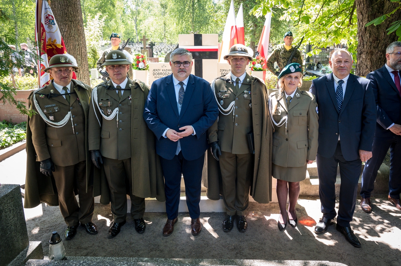 BOCHNIA- WARSZAWA. Miejsce pochówku gen. bryg. Jerzego Dobrodzickiego z tytułem Grobu Weterana Walk o Wolność i Niepodległość Polski [ZDJĘCIA]
