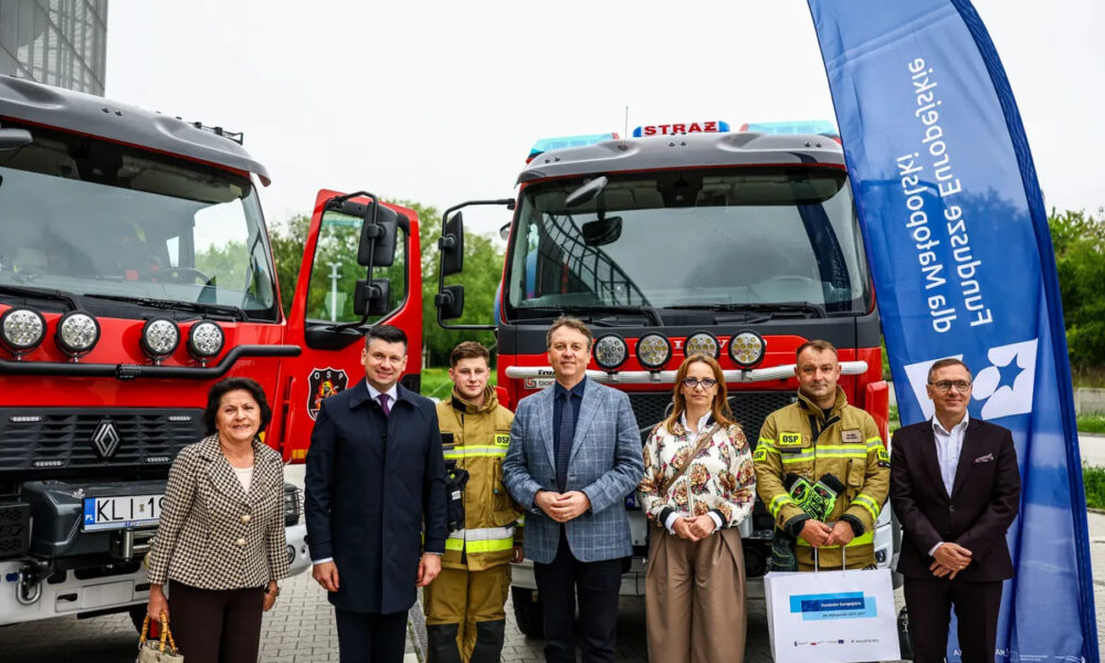 POWIAT BOCHEŃSKI. Nowe samochody strażackie dla OSP Chodenice i OSP Łapanów [ZDJĘCIA]
