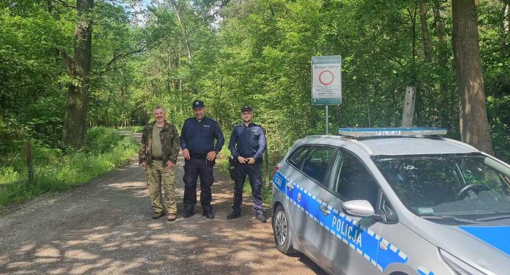 Policjanci i Straż Leśna wspólnie patrolują lasy. Pod lupą quady, motocykle i zagrożenie pożarowe