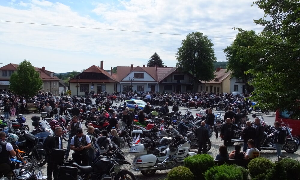 LIPNICA MUROWANA. Ponad 600 motocyklistów wzięło udział w IV Zlocie Motocyklowym w Rajbrocie [ZDJĘCIA, WIDEO]