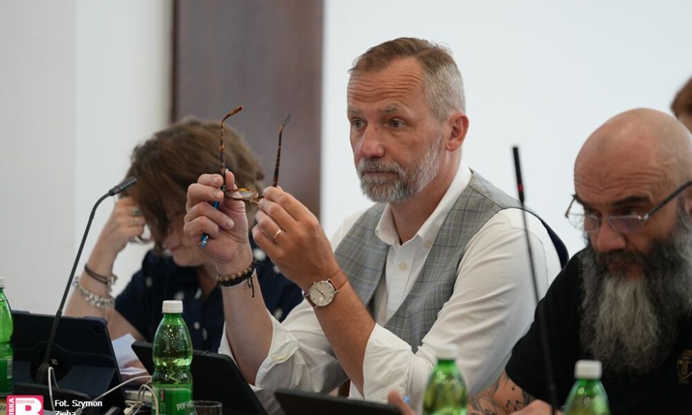 BOCHNIA. Nie będzie śledztwa w sprawie radnego Leszka Stabrawy. Chodzi o wyniesienie karty do głosowania