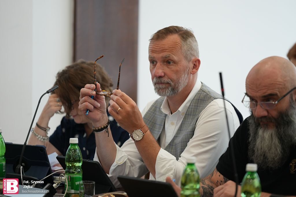 BOCHNIA. Nie będzie śledztwa w sprawie radnego Leszka Stabrawy. Chodzi o wyniesienie karty do głosowania