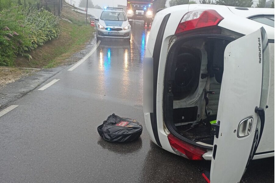 BRZESKO. Dwa dachowania w jeden dzień. Brzeska Policja apeluje o rozsądek i bezpieczną prędkość