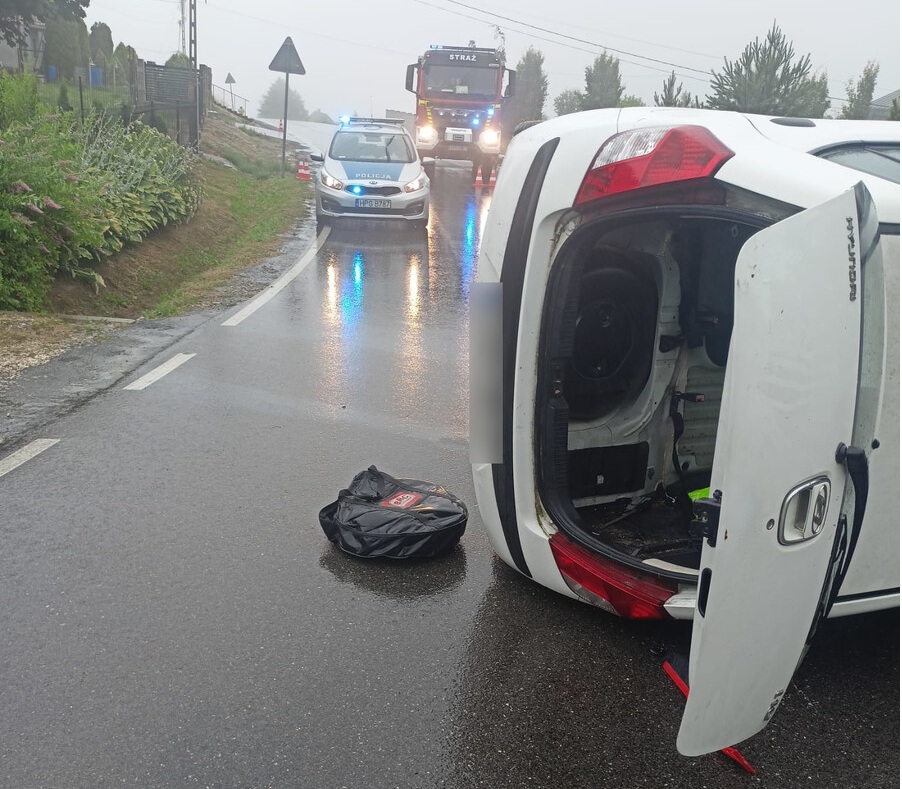 BRZESKO. Dwa dachowania w jeden dzień. Brzeska Policja apeluje o rozsądek i bezpieczną prędkość