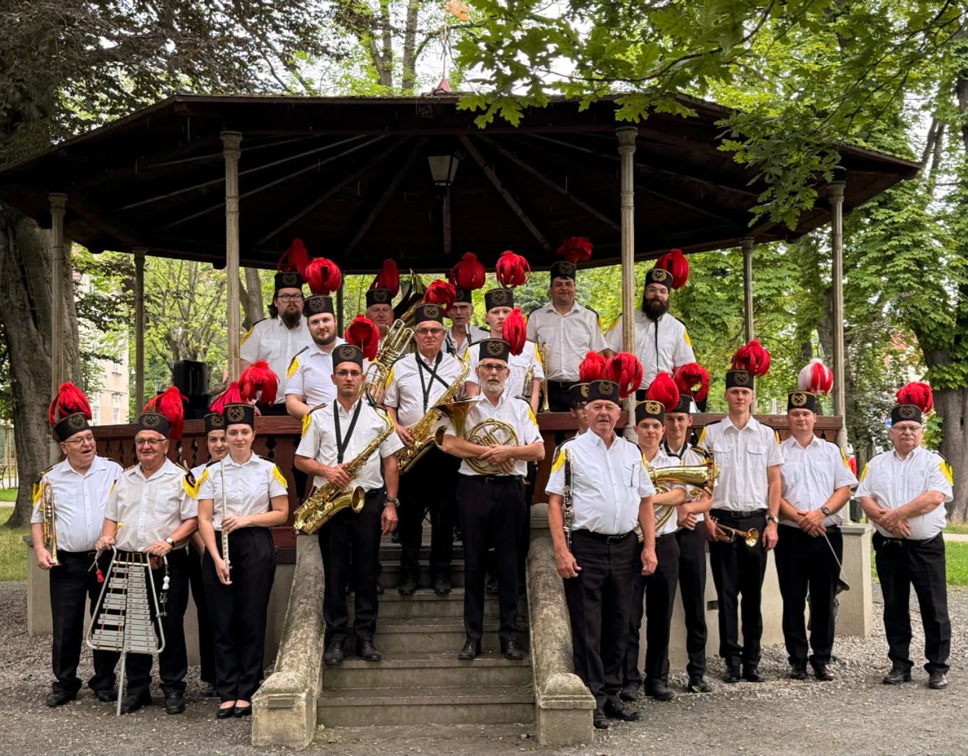 BOCHNIA. Orkiestra Dęta Kopalni Soli Bochnia zagrała w niedzielę w „Muzycznej Altanie” [ZDJĘCIA]