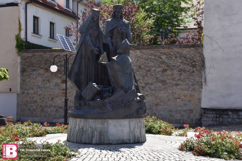 BOCHNIA. Co dalej z pomnikiem św. Kingi? Radni: powinien zostać w tym miejscu, przynajmniej przez najbliższe lata