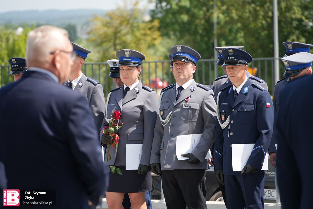 POWIAT BRZESKI. Święto Policji w Brzesku. Były awanse, odznaczenia i podziękowania [ZDJĘCIA]