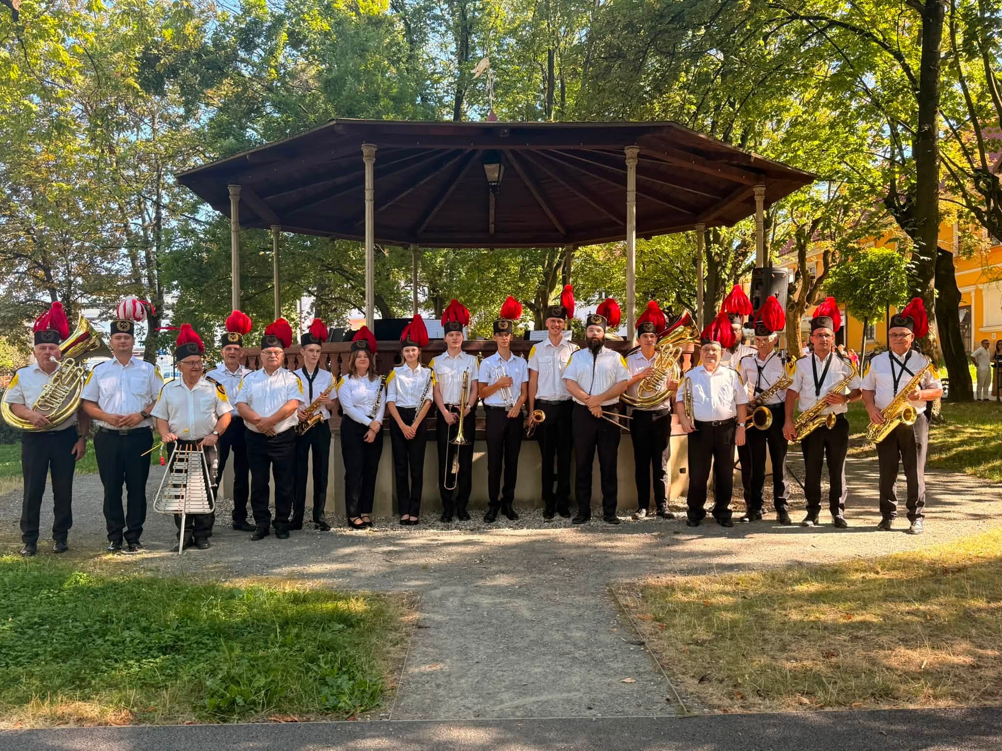 BOCHNIA. W niedzielę na Plantach Salinarnych zagrała Orkiestra Dęta Kopalni Soli Bochnia [ZDJĘCIA]