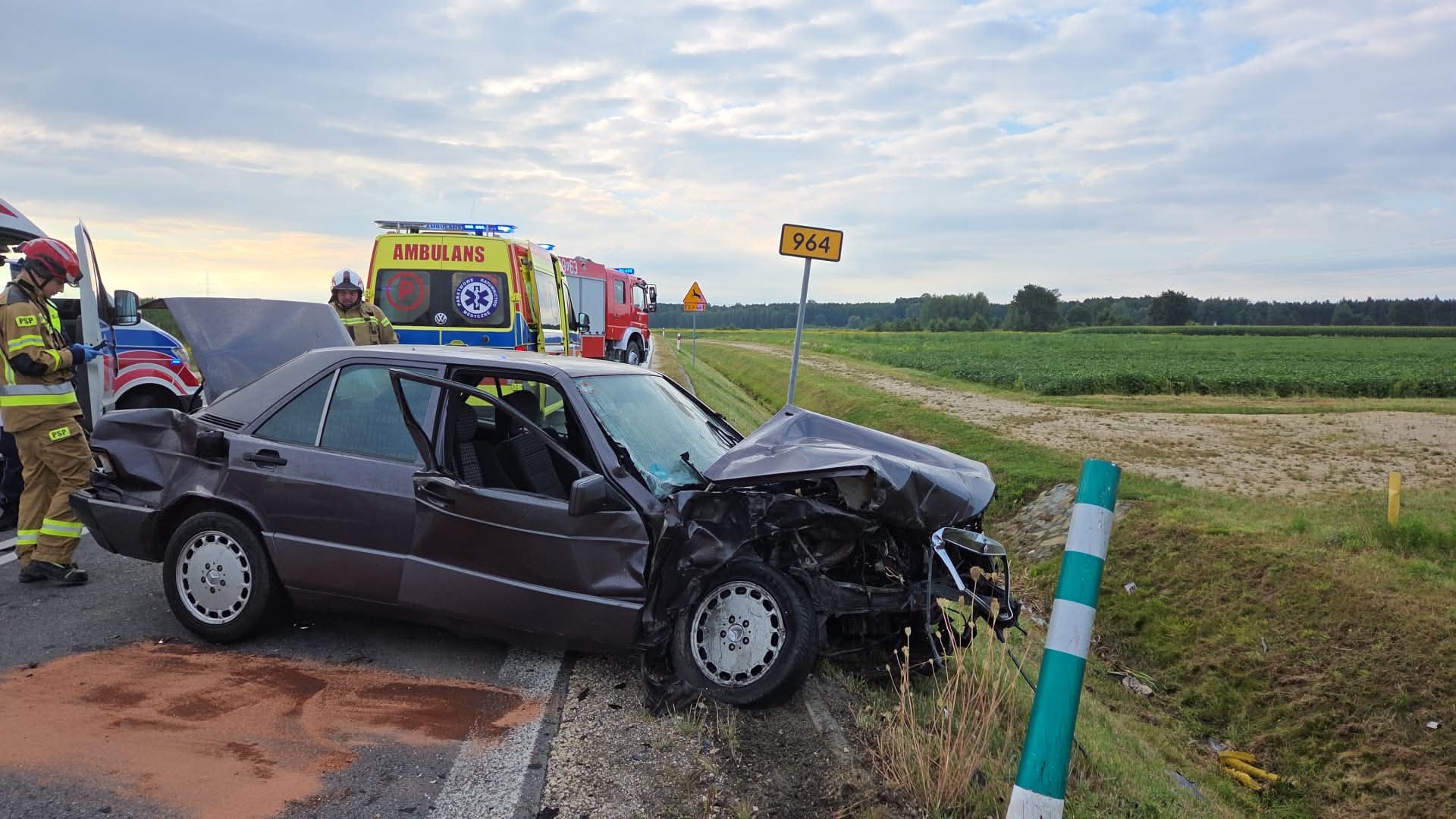 GMINA SZCZUROWA. Dwie osoby trafiły do szpitala po zderzeniu na obwodnicy Szczurowej [ZDJĘCIA]