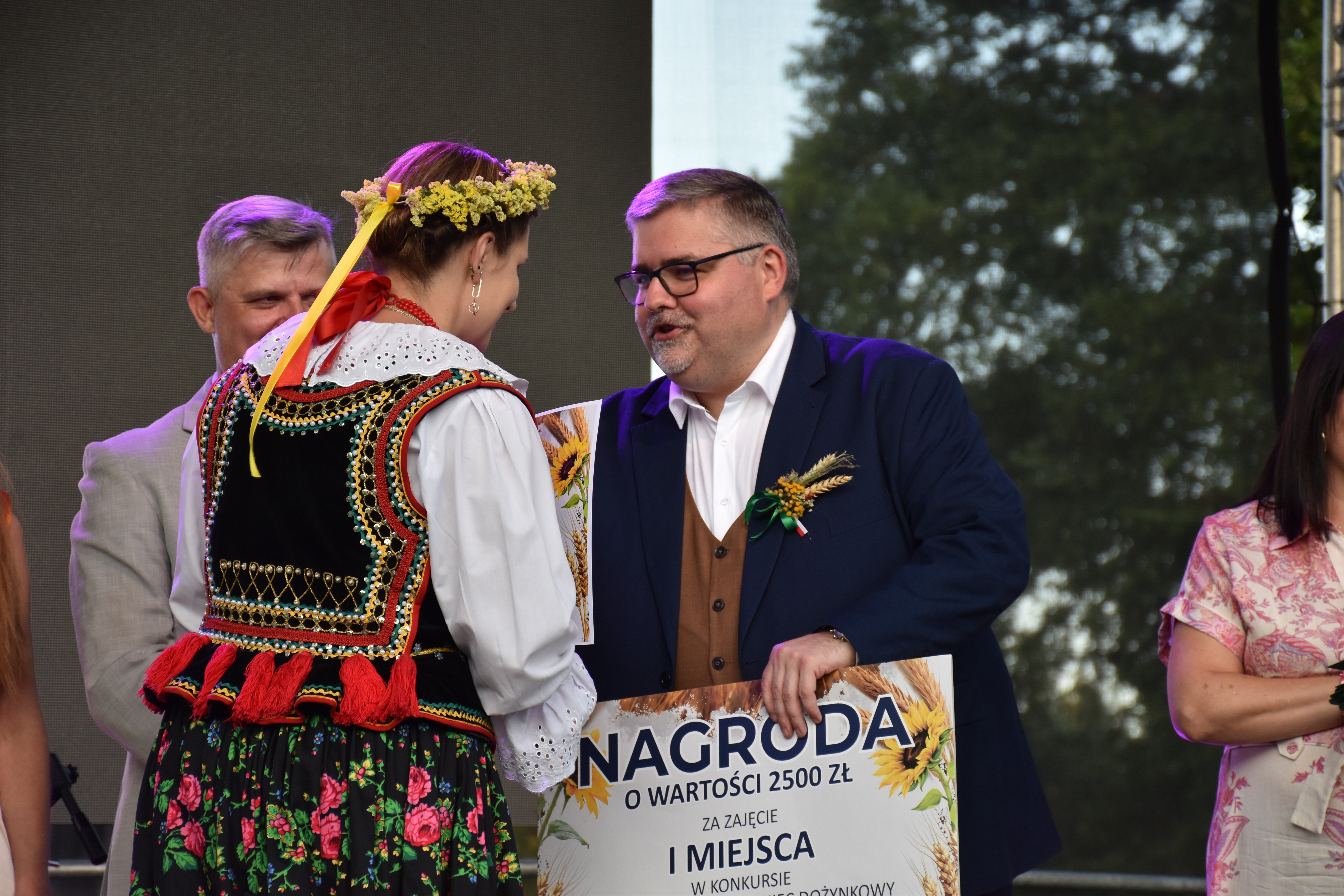 GMINA DRWINIA. Rekordowa liczba wieńców, wspólne gotowanie i Rafał Brzozowski jako gwiazda Powiatowych Dożynek [PONAD 200 ZDJĘĆ]