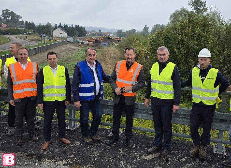 GMINA ŁAPANÓW. Minister wizytował budowę zabezpieczeń przeciwpowodziowych na Stradomce [ZDJĘCIA]