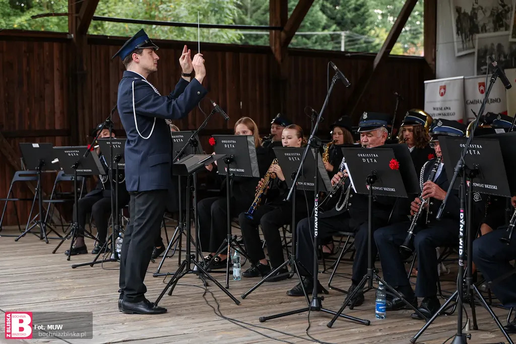 GMINA DĘBNO. 45 lat muzyki i tradycji – Orkiestra Dęta z Łysej Góry świętowała jubileusz! [ZDJĘCIA]