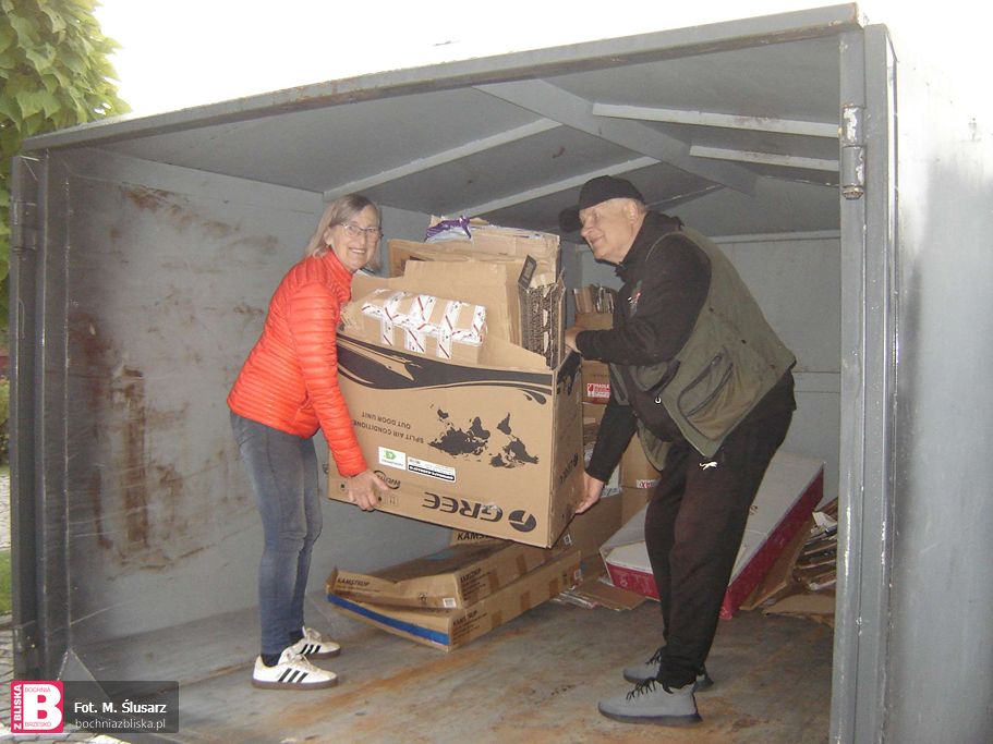 BOCHNIA. Zebrali ponad 55 ton makulatury, by wesprzeć budowę szpitala i przychodni w Kamerunie [ZDJĘCIA]