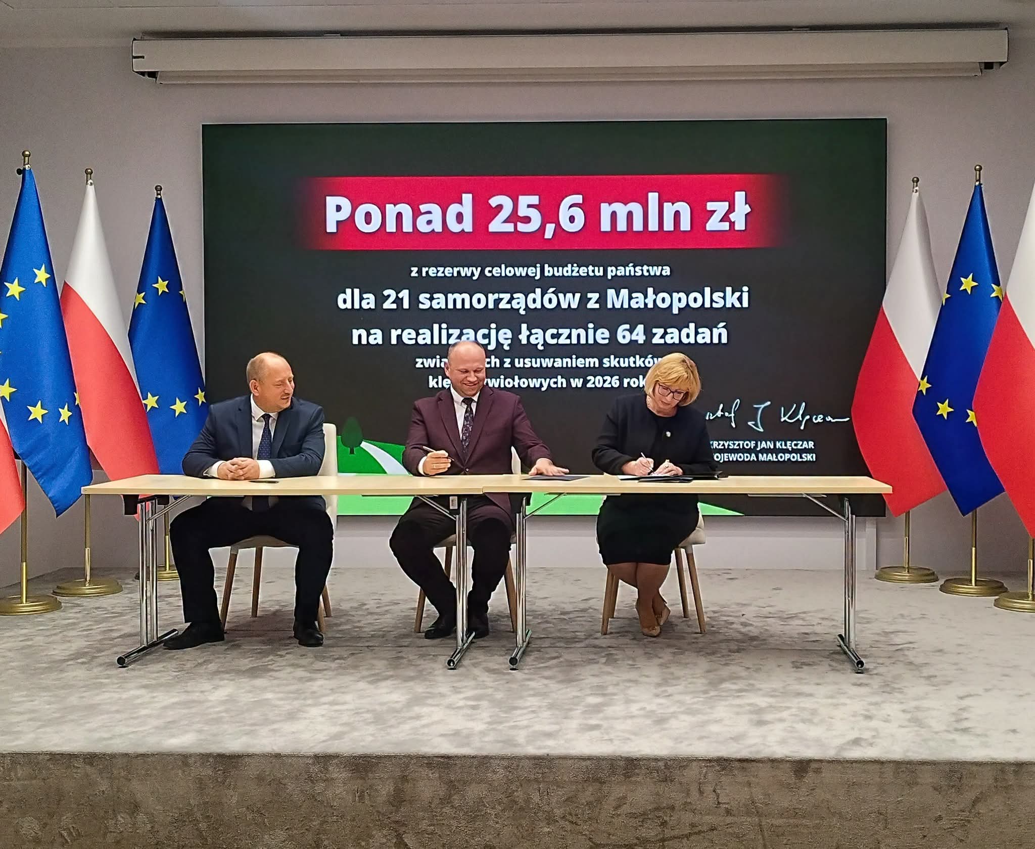 GMINA TRZCIANA. Prawie 1,5 mln zł dotacji dla Gminy Trzciana! Wyremontują blisko 1,6 km dróg jeszcze w tym roku