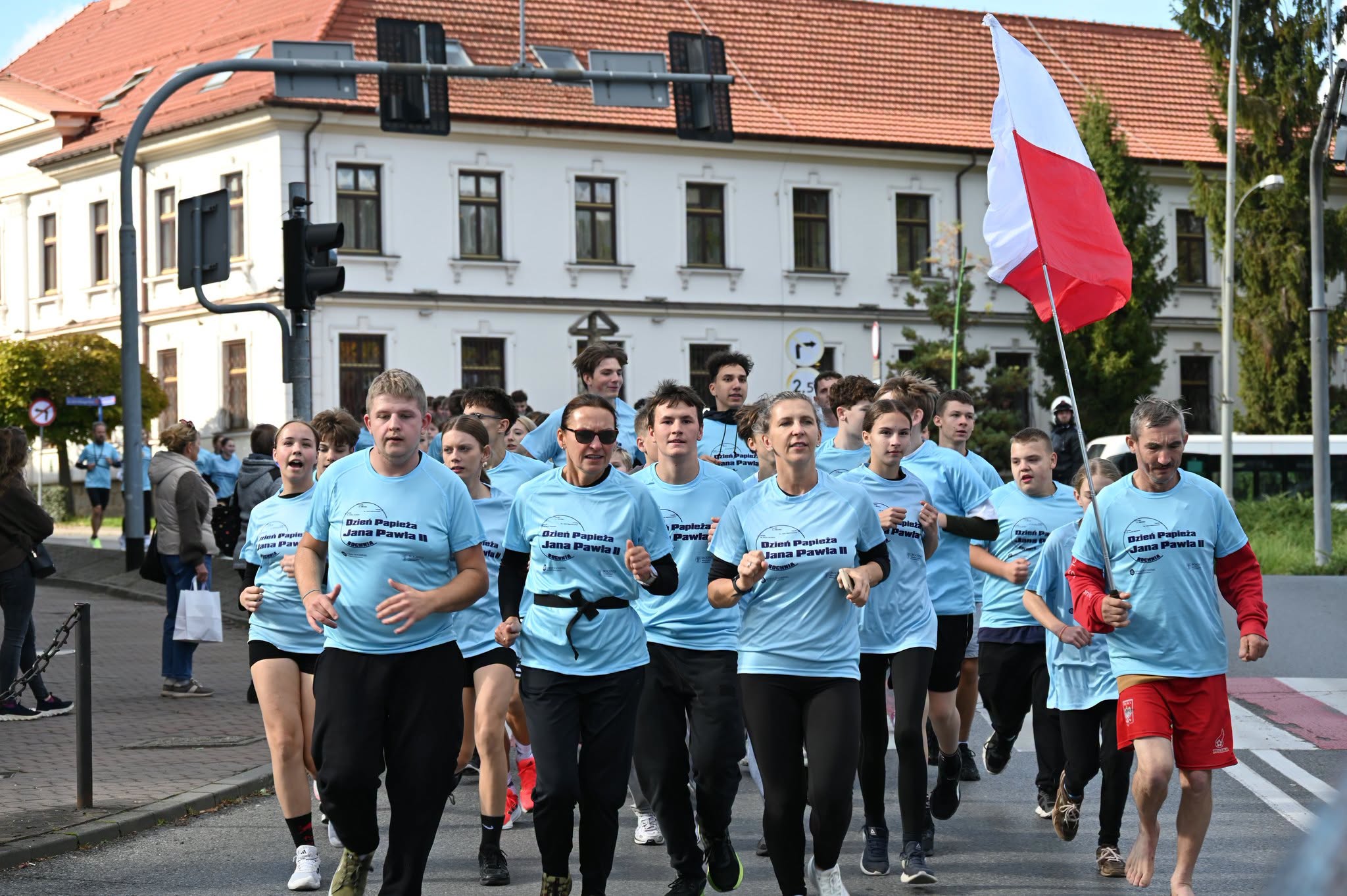 BOCHNIA. W Bochni odbył się Bieg Papieski, upamiętniający 48. rocznicę wyboru kar. Karola Wojtyłę na Papieża [ZDJĘCIA]
