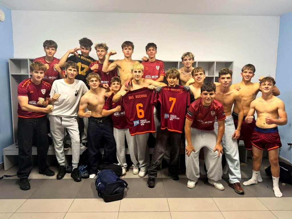 PIŁKA NOŻNA. Niesamowita kampania juniorów młodszych BKS-u Bochnia! Awans do II ligi wojewódzkiej przypieczętowany w wielkim stylu!