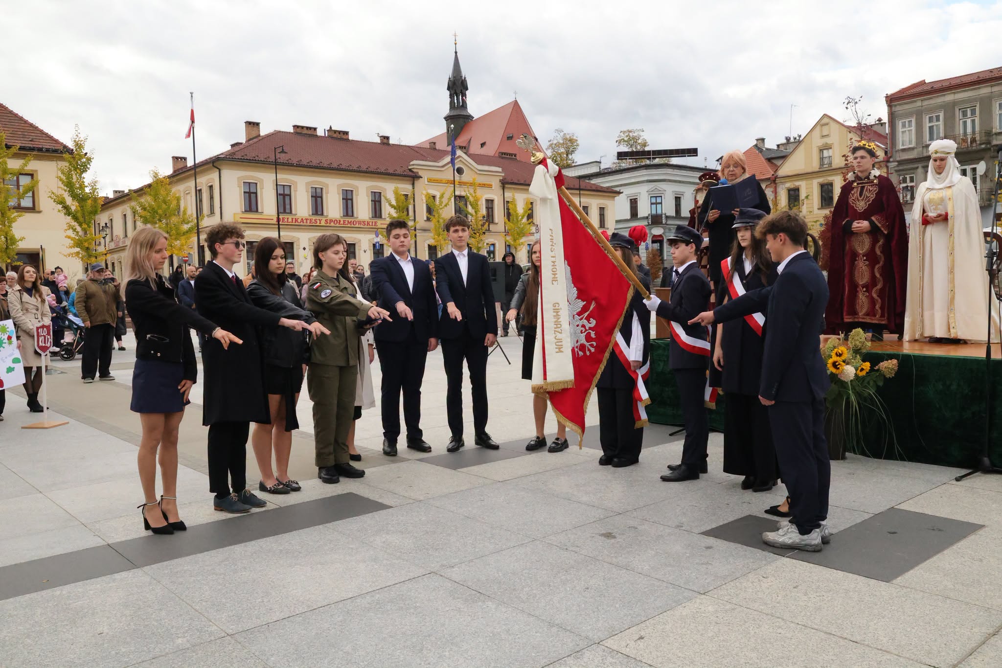 BOCHNIA. Ślubowanie pierwszych klas I LO w Bochni [ZDJĘCIA]